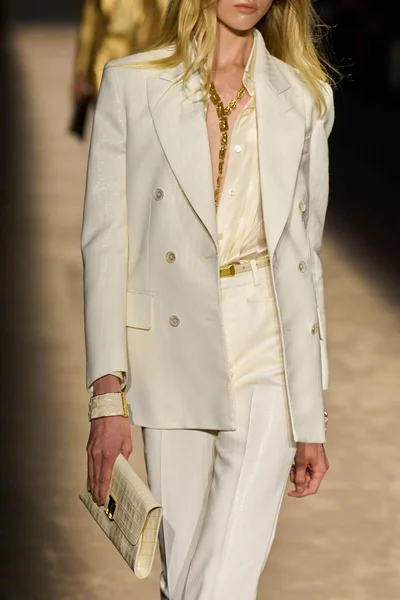Look 150
